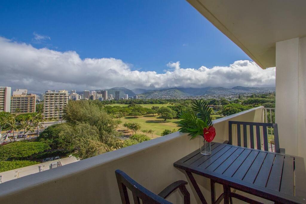 Diamond Head Beach Hotel โฮโนลูลู ภายนอก รูปภาพ